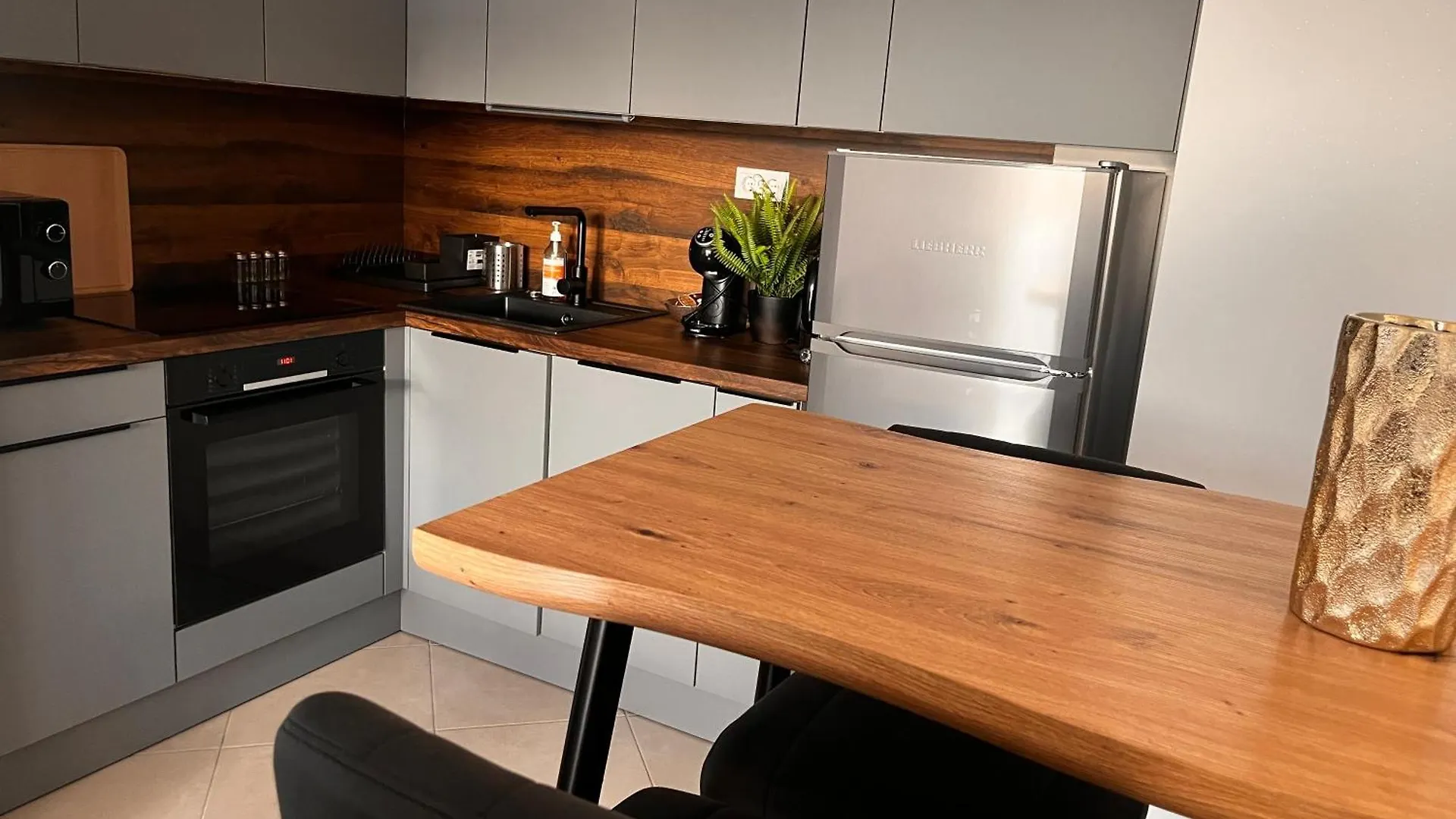 Luxury Apartment Deal - Ultra Sale - Moonlight Suites I Budapest Hungary